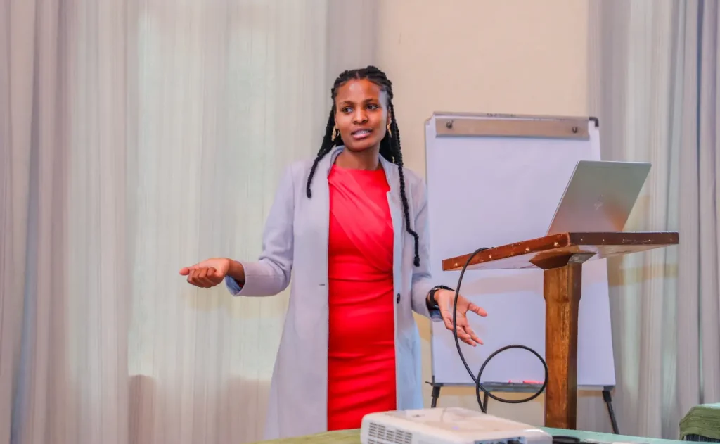 Kenyan Lady Training in facebook and instagram ads